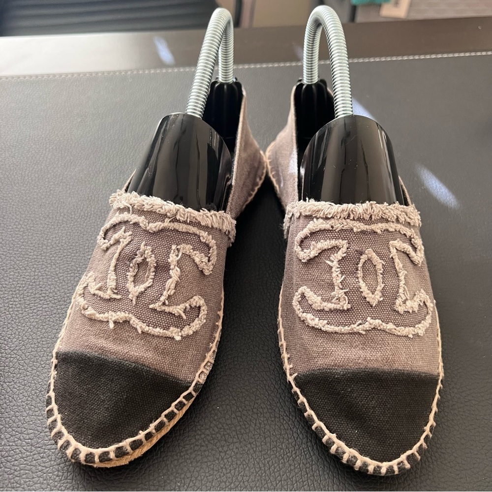 Chanel Gray Black Colorblock Interlocking CC Logo Canvas Espadrilles Slip Shoes - Picture 5 of 11
